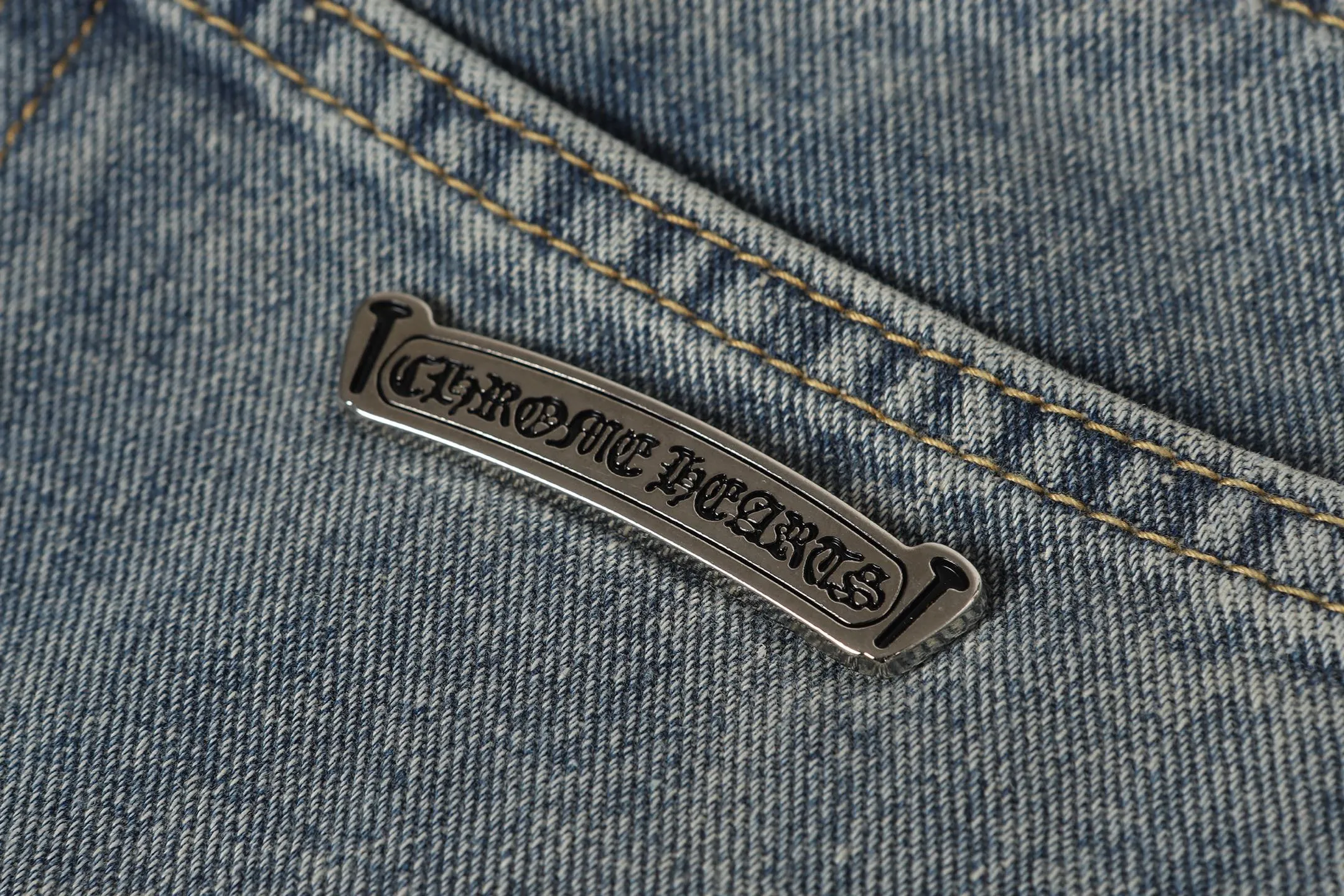 P260 Cross-border model, please do not place an order if you are pursuing quality - Chrome Hearts/Chrome Hearts Cross ✝️Pink embroidered washed jeans, trousers and casual pants - High weight, high density and high quality. The wool is soft, delicate and skin-friendly. It feels soft and silky. It has excellent warmth and skin-friendly properties. - Custom-woven and dyed, no color difference. No matter the fabric or workmanship details, it beats the ordinary version on the market. - Hardware zipper accessories are all customized, full of details - Color: washed blue -Size: 28 30 32 34 36